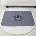 Graue Haustier-Pinkelmatte mit Pfotenabdruck, waschbare wasserdichte Unterlage für Hunde. - 60*45cm / Grau