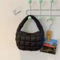 Sac à main matelassé noir, élégant sac nuage pour femme, fourre-tout tendance d'hiver. - Noir