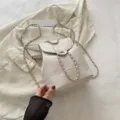 Petit sac à dos blanc avec bandoulière chaîne et fermoir tendance sac décontracté neuf - Blanc Cassé