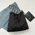Sac cabas matelassé tendance avec pochette assortie, parfait pour un style d'hiver chic. - Noir