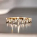 Anillo de diamantes ondulado minimalista dorado circón parpadeante accesorio delicado - Talla 6 / Dorado