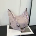 Sac à bandoulière croissant en nylon unicolore, sac tendance décontracté pour femme. - Violet