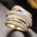 Zweifarbiger mehrreihiger Pavé Ring Luxusschmuck elegantes Gold Silber Crossover Design Damen - Größe 6 / Gold und Silber