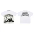 Detailed view of the white high-street short-sleeve t-shirt with rhinestone zombie print. - 25