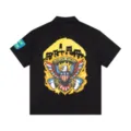 Camisa streetwear negra de manga corta con estampado gráfico en la espalda y parche. - S / Negro