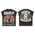 Camiseta gráfica negra de manga corta con estampado urbano y logotipo rock retro delantero. - S / Negro