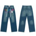 Jeans dritti stile streetwear con ricamo di lettere colorate e schizzi di vernice. - S=28 / Blu