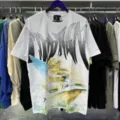 Λευκό ανδρικό streetwear t-shirt με στρας και vintage γραφική στάμπα αγγέλου. - Λευκό Στυλ Αγγέλου Σε Τζετ Σκι