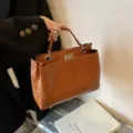 Sac à main vintage motif crocodile pour femme, élégant et chic sac bandoulière marron. - Marron