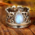 Anillo lágrima piedra luna vintage, detalle banda metal filigrana, joyería retro bohemio - Talla 6 / Plata antigua