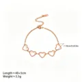 Detalle de collar con colgante de corazón hueco de oro rosa minimalista, cadena elegante. - Pulsera Oro Rosa