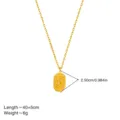 Gros plan détaillé du collier pendentif zodiaque plaqué or avec de superbes cristaux scintillants. - Poissons