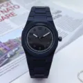 Dettaglio orologio al quarzo nero, design minimalista total black con lunetta ottagonale. - Nero