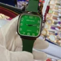 Reloj de cuarzo con correa de silicona verde, esfera cuadrada y números para hombres - Verde