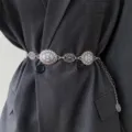 Λεπτομέρεια αλυσίδας μέσης από vintage ασημί μέταλλο με διακοσμημένους δίσκους για φορέματα. - Ασημί