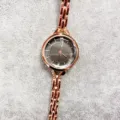 Minimalistische Roségold Damen Quarzarmbanduhr Detailansicht, elegante Metallgliederuhr. - Roségold Schwarzes Zifferblatt