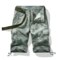 Men's camouflage cargo shorts with belt, casual multi-pocket design, comfortable knee-length fit. - 30 / Green