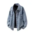 Herren Oversize Waschung hellblaue Jeansjacke mit klassischem Kragen und Metallknöpfen. - M / Denim-Blau