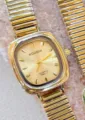 Vintage gouden vierkante dameshorloge met metalen stretch-horlogeband en elegant wijzerplaat. - Goud Gouden Wijzerplaat