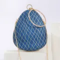 Elegante blaue Glitzer Tropfen Abendtasche Clutch mit goldener Kette und Strass Ringgriff. - Saphirblau