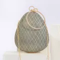 Elegante tropfenförmige Abendtasche mit Rautenmuster und goldener Metallkette für Damen - Grau