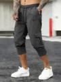 Pantalon cargo capri gris foncé pour homme avec taille élastique et détails multi-poches. - S / Gris