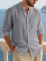 Vue de détail d'une chemise décontractée à manches longues en lin col mao pour homme. - S / Gris