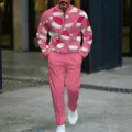 Conjunto de sudadera con cuello alto y pantalón estampado de gorro de navidad rosa hombre. - S / Top Y Pantalón / Gorro de Papá Noel Rosa