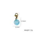 Ciondolo in pietra naturale blu con chiusura a moschettone dorata, 12,5x9,5mm, 1,2g. - Ciondolo con Sfera Blu in Pietra Naturale (XBN260905-23)
