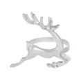 Vue rapprochée du rond de serviette renne argenté, détail élégant de table de fête. - Cerf Courant / Argent