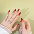 Uñas postizas largas ovaladas de color burdeos hechas a mano con brillantes pedrería. - XS / Óvalo Largo 30mm con Kit de Herramientas