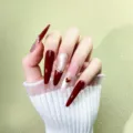 Uñas postizas stiletto burdeos hechas a mano con brillante purpurina, pedrería y lindo corazón variante. - S / Stiletto Extra Largo 39mm con Kit de Herramientas