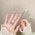 Uñas postizas hechas a mano con degradado rosa transparente y diamantes. Vista detallada. - XS / Rosa Degradado