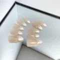 Uñas postizas nude almendra mediana perlas boda novia diseño elegante manicura fina - M / Estilo 051 Uñas Florales Blanco Perla