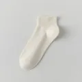 Atmungsaktive einfarbige Herren Kurzsocken, bequeme flache Sommer Freizeit Business Socken - Einheitsgröße / Weiß