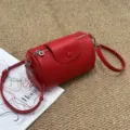Rote zylindrische Umhängetasche aus Rindsleder, stilvolle vielseitige Schultertasche chic. - 19x12x11cm / Rot