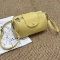 Gelbe Leder Zylinder Tasche, stilvolle Umhängetasche für Damen, perfekte Freizeittasche. - 19x12x11cm / Hellgelb