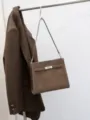 Sac à épaule marron rétro pour femme, élégant cabas de style Maillard pour le travail avec fermoir. - Brun Vintage