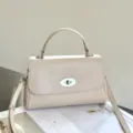Beige leather shoulder bag with chic turn lock metal closure, classic vintage style detail view. - 24*10*15CM / Milk Tea