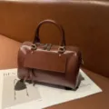 Stylish brown leather Boston bag for women, retro top-handle handbag with spacious daily capacity. - 26*14*17cm / Wine Brown