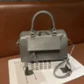 Stylish grey leather Boston handbag for women, spacious top handle shoulder bag with crossbody strap. - 26*14*17cm / Gray