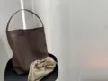 Borsa a secchiello grande in vera pelle borsa a spalla elegante con pochette interna donna. - Caffè