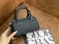 Sac à main Boston en cuir noir pour femmes, petit sac bandoulière élégant avec poignée. - 19*10*9cm / Noir avec Couture Blanche