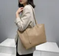 Genuine leather tote bag for women, large capacity shoulder commuting bag, chic solid color. - 31*9*28cm / Apricot