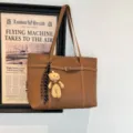 Vintage brown leather tote bag with cute bear charm, stylish large capacity bag. - With Pendant / Tan