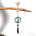 Broche qipao de estilo chino vintage accesorio de ropa con elegante colgante de patrón de bambú. - Estilo Abanico de Flor de Ciruelo Verde Oscuro