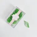 Green leaf-shaped paper clips metal plastic coated cute bookmarks office stationery box 30pcs - 30 Pieces / Grass Green