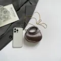 Sac à main rayé métallique avec chaîne, sac bandoulière femme design de niche élégant. - Café