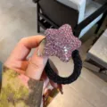 Élégant chouchou étoile en strass rose avec bande élastique pour de superbes coiffures chic. - Rose
