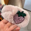 Jolie pince à cheveux en peluche style coréen automne hiver avec décor fraise strass rose - Rose